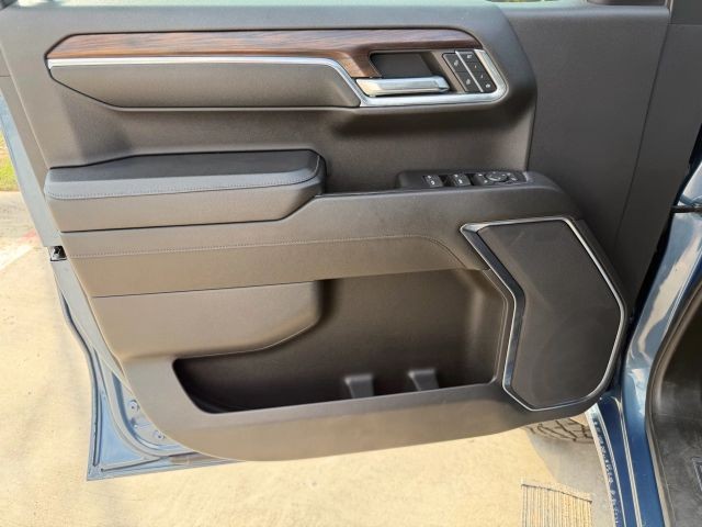 GMC Sierra 150 Vehicle Full-screen Gallery Image 10