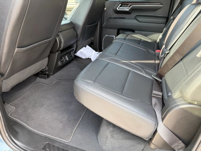 GMC Sierra 150 Vehicle Full-screen Gallery Image 16