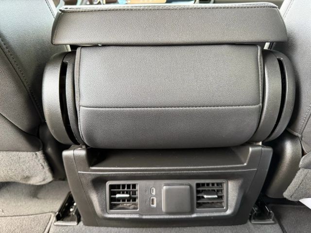 GMC Sierra 150 Vehicle Full-screen Gallery Image 18