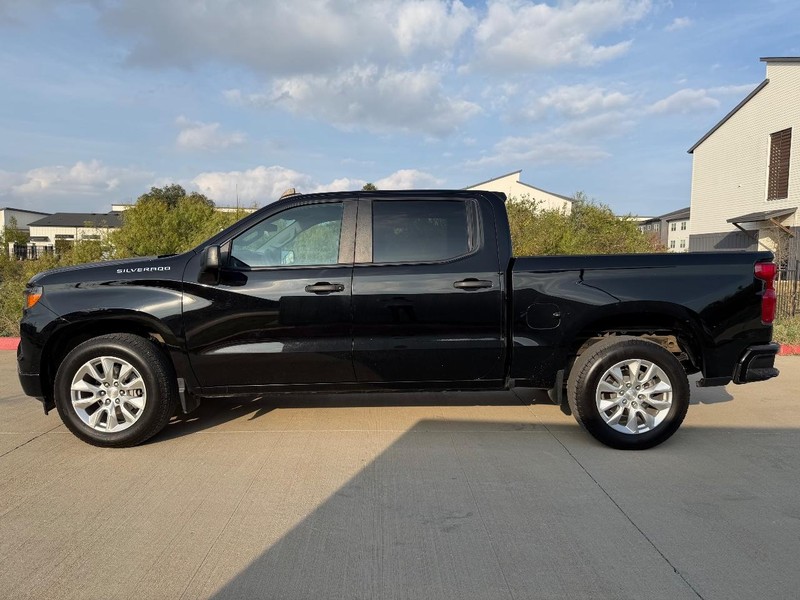 2023 Chevrolet Silverado 1500 Custom photo 2