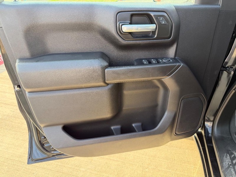 Chevrolet Silverado 1500 Vehicle Full-screen Gallery Image 10