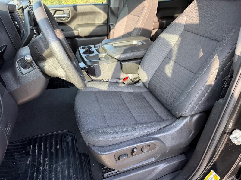 Chevrolet Silverado 1500 Vehicle Full-screen Gallery Image 12