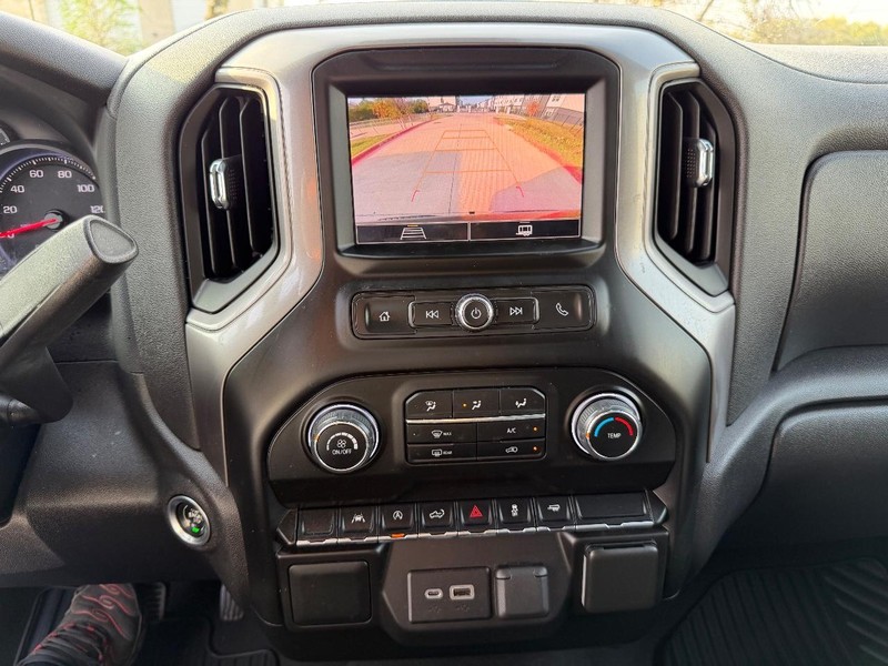 Chevrolet Silverado 1500 Vehicle Full-screen Gallery Image 14