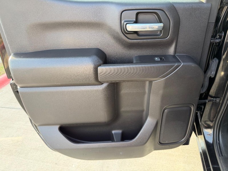 Chevrolet Silverado 1500 Vehicle Full-screen Gallery Image 15