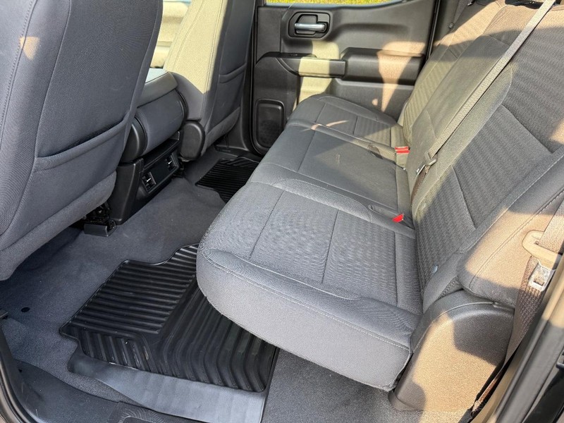 Chevrolet Silverado 1500 Vehicle Full-screen Gallery Image 16