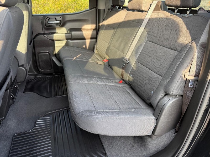 Chevrolet Silverado 1500 Vehicle Full-screen Gallery Image 17