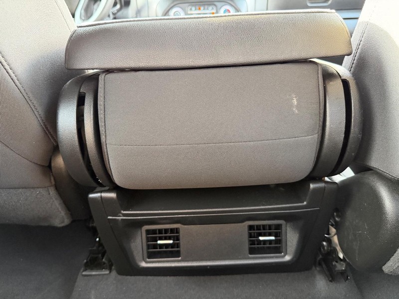 Chevrolet Silverado 1500 Vehicle Full-screen Gallery Image 18