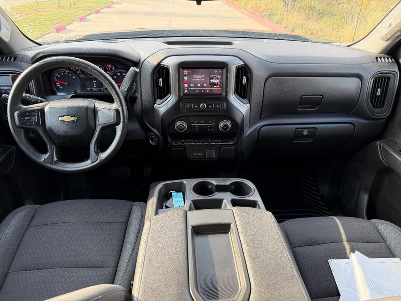 Chevrolet Silverado 1500 Vehicle Full-screen Gallery Image 19