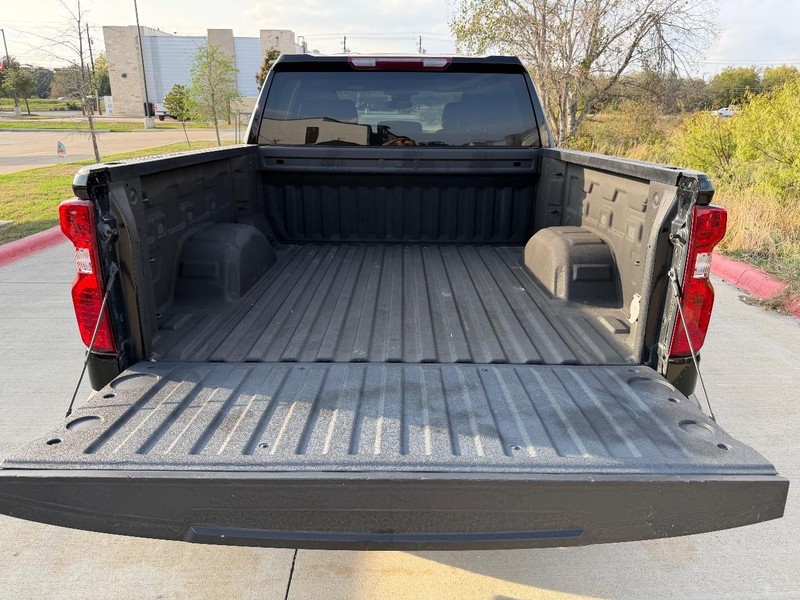 Chevrolet Silverado 1500 Vehicle Full-screen Gallery Image 20