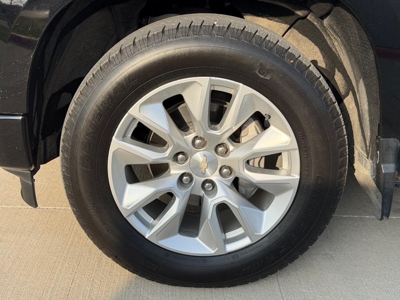 Chevrolet Silverado 1500 Vehicle Full-screen Gallery Image 21