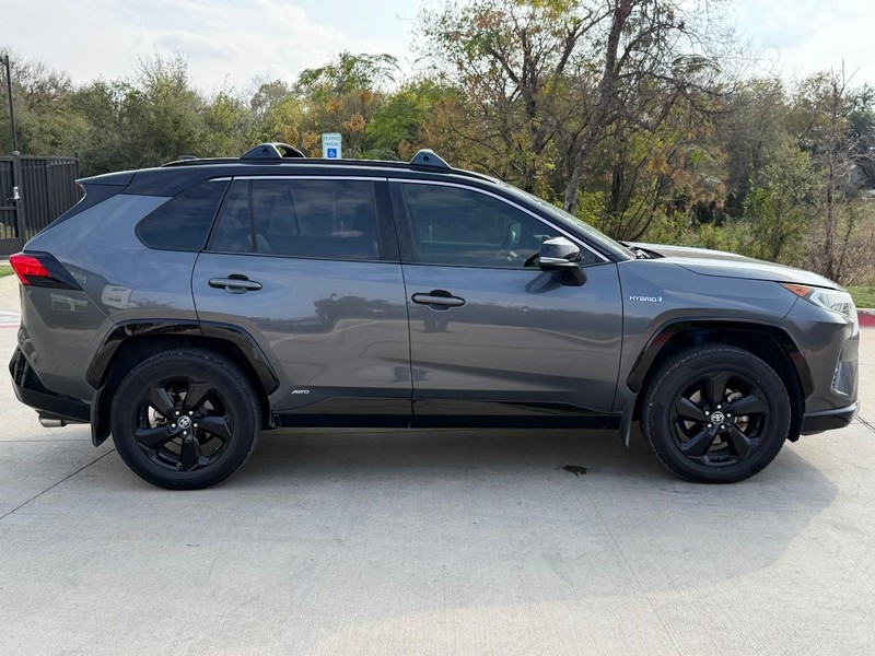 Toyota RAV4 Vehicle Full-screen Gallery Image 07