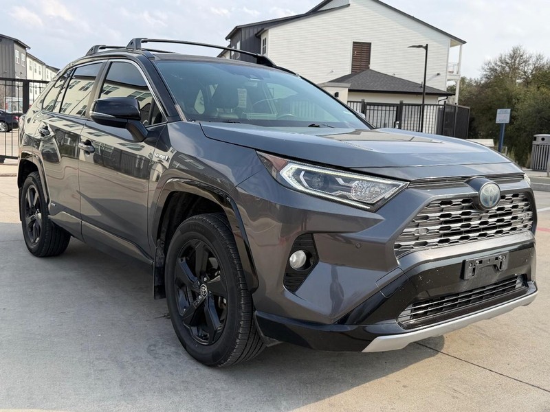 Toyota RAV4 Vehicle Full-screen Gallery Image 08