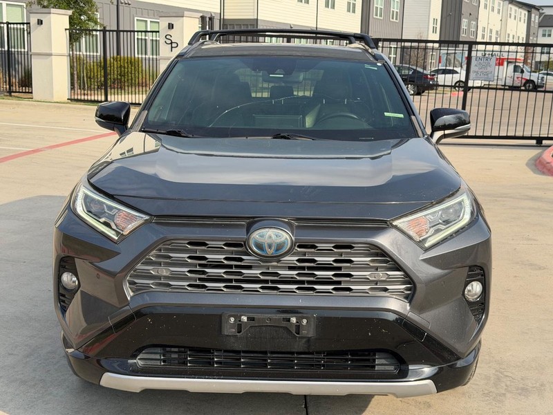 Toyota RAV4 Vehicle Full-screen Gallery Image 09