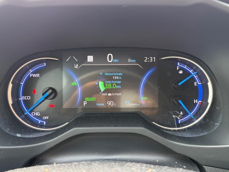 Toyota RAV4 Vehicle Full-screen Gallery Image 13