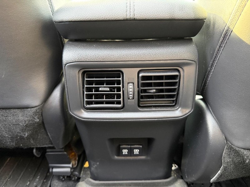 Toyota RAV4 Vehicle Full-screen Gallery Image 18