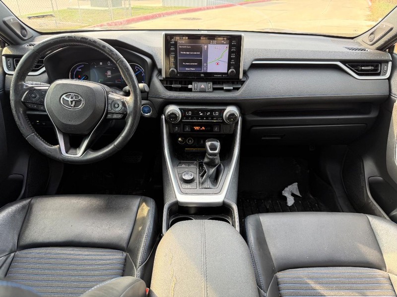 Toyota RAV4 Vehicle Full-screen Gallery Image 19