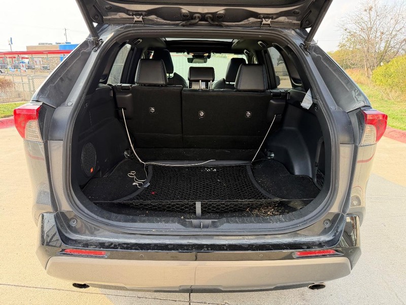 Toyota RAV4 Vehicle Full-screen Gallery Image 21