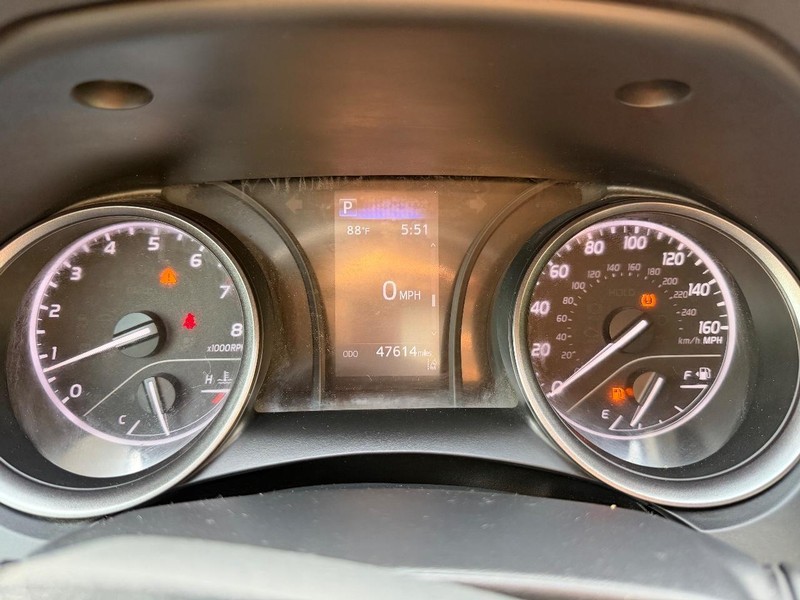 Toyota Camry Vehicle Full-screen Gallery Image 13