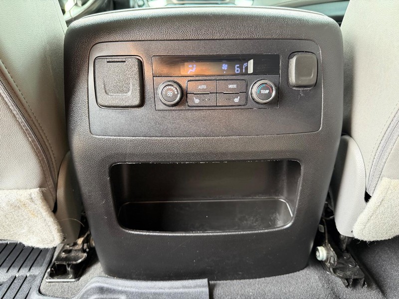 Chevrolet Tahoe Vehicle Full-screen Gallery Image 18