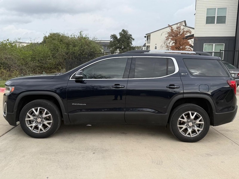 GMC Acadia Vehicle Full-screen Gallery Image 03