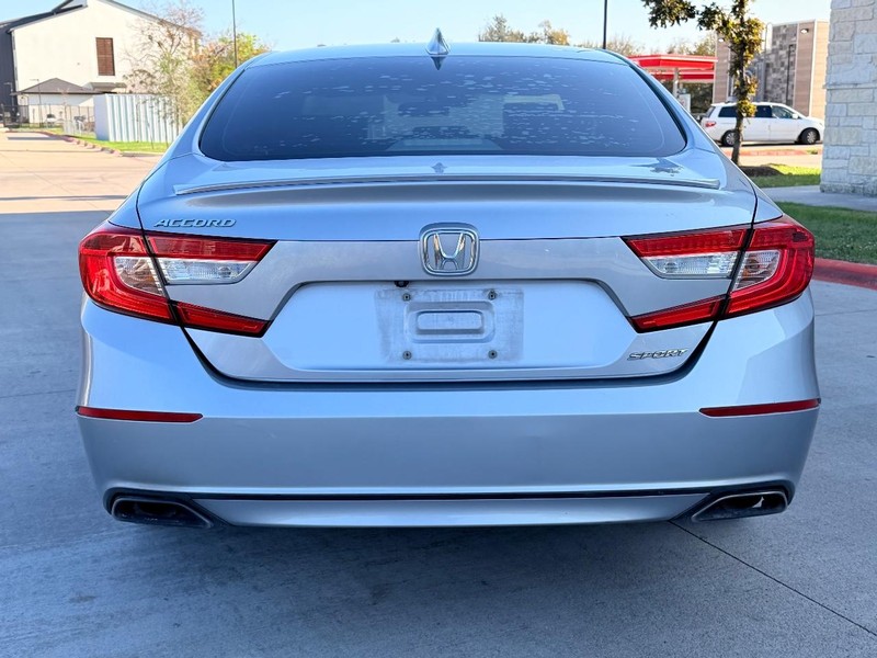 Honda Accord Sedan Vehicle Full-screen Gallery Image 05