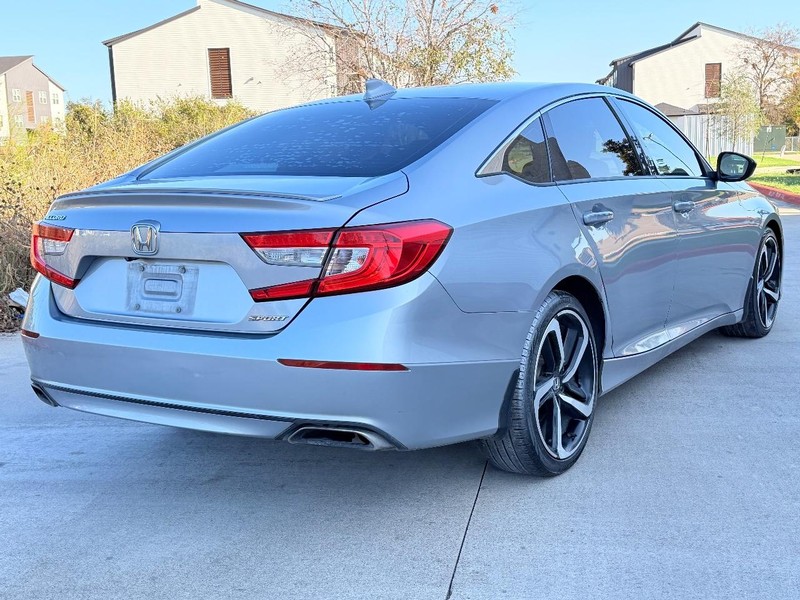 Honda Accord Sedan Vehicle Full-screen Gallery Image 06