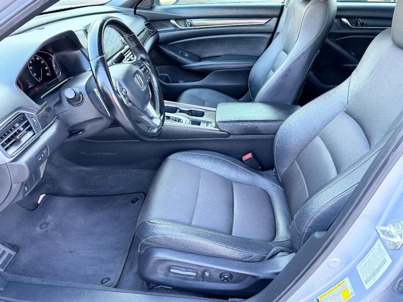 Honda Accord Sedan Vehicle Full-screen Gallery Image 11