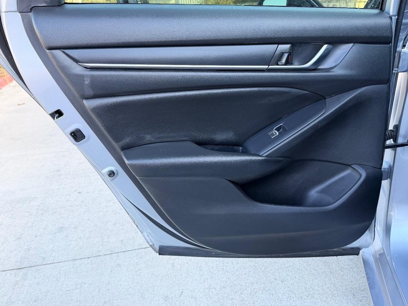 Honda Accord Sedan Vehicle Full-screen Gallery Image 12