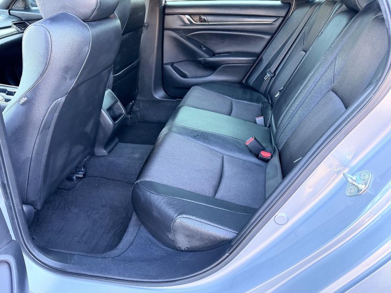 Honda Accord Sedan Vehicle Full-screen Gallery Image 13
