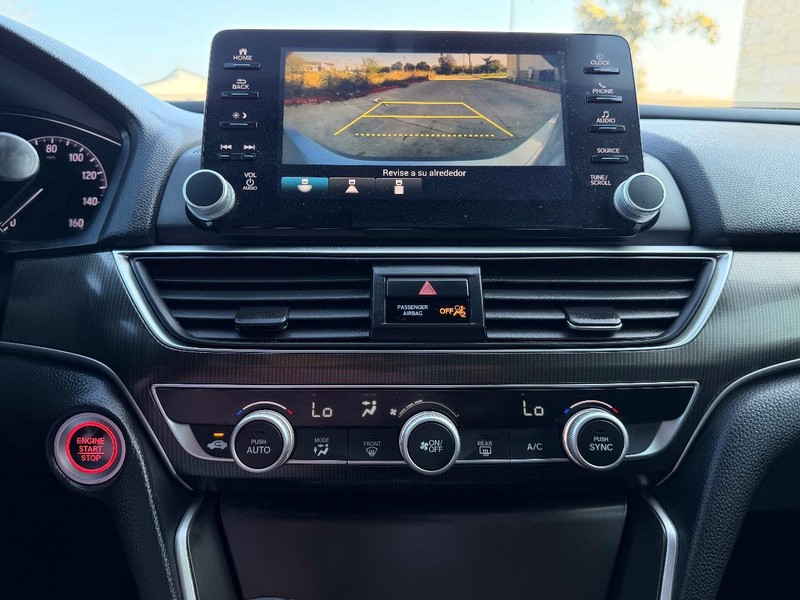 Honda Accord Sedan Vehicle Full-screen Gallery Image 14