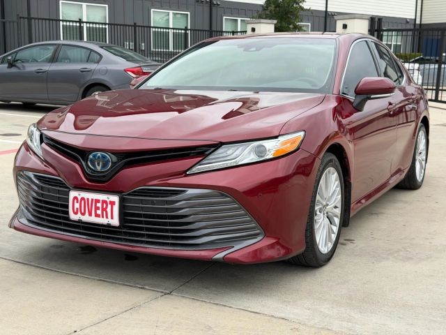 Toyota Camry Hybrid Vehicle Full-screen Gallery Image 02