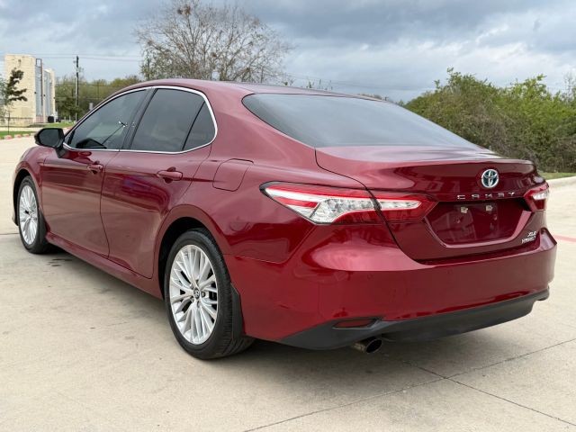 2018 Toyota Camry Hybrid XLE photo 3