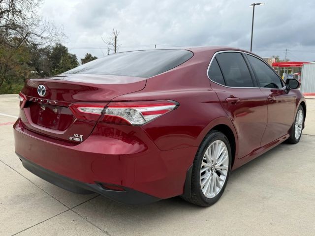 Toyota Camry Hybrid Vehicle Full-screen Gallery Image 06