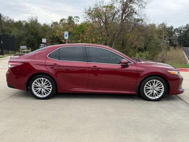 Toyota Camry Hybrid Vehicle Full-screen Gallery Image 07