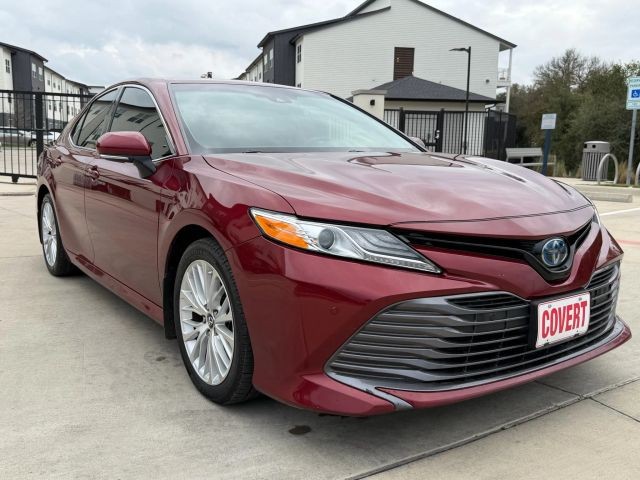 Toyota Camry Hybrid Vehicle Full-screen Gallery Image 08