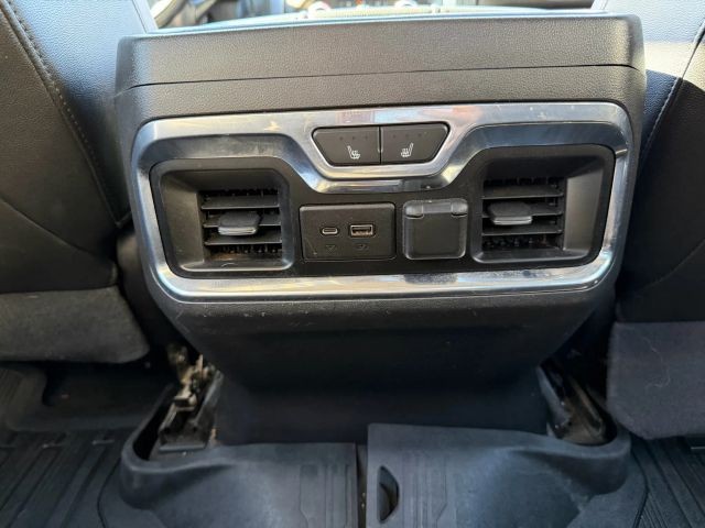 GMC Sierra 150 Vehicle Full-screen Gallery Image 18