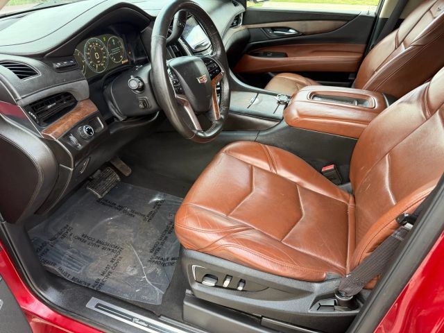 Cadillac Escalade Vehicle Full-screen Gallery Image 11