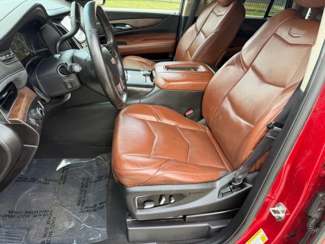 Cadillac Escalade Vehicle Full-screen Gallery Image 12