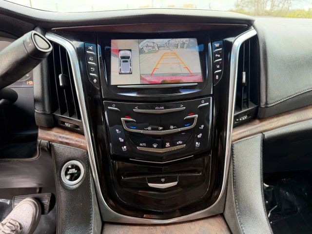 Cadillac Escalade Vehicle Full-screen Gallery Image 14