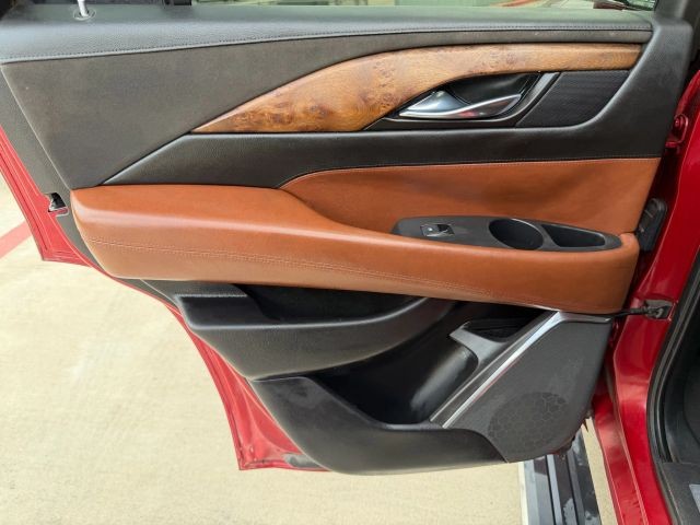 Cadillac Escalade Vehicle Full-screen Gallery Image 15