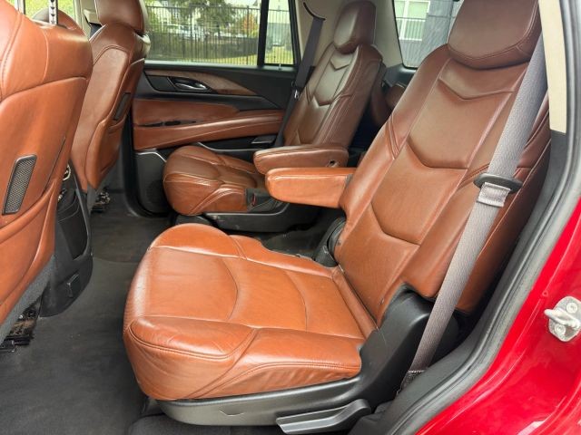 Cadillac Escalade Vehicle Full-screen Gallery Image 17