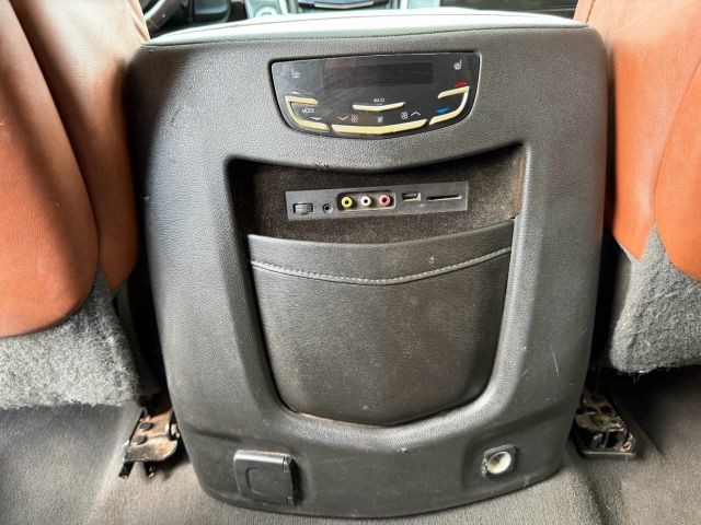 Cadillac Escalade Vehicle Full-screen Gallery Image 18