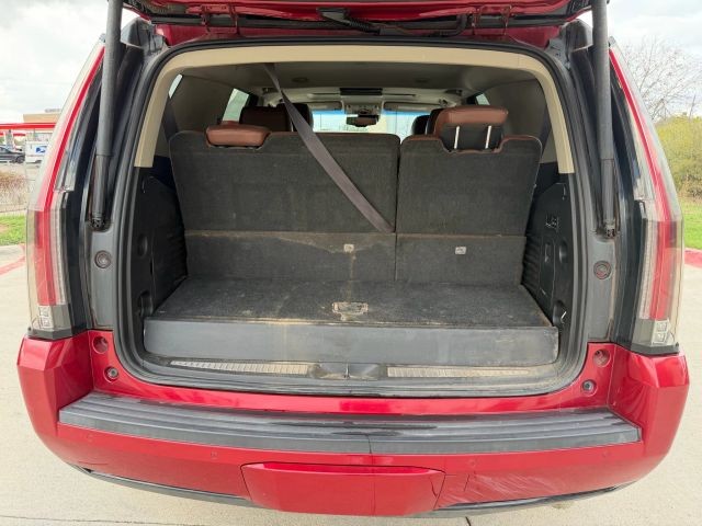 Cadillac Escalade Vehicle Full-screen Gallery Image 23