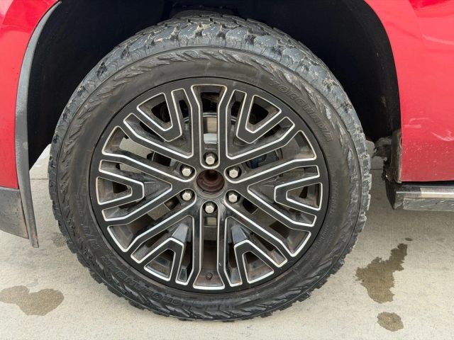 Cadillac Escalade Vehicle Full-screen Gallery Image 24