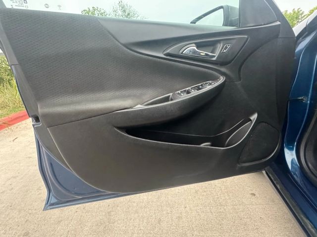 Chevrolet Malibu Vehicle Full-screen Gallery Image 09