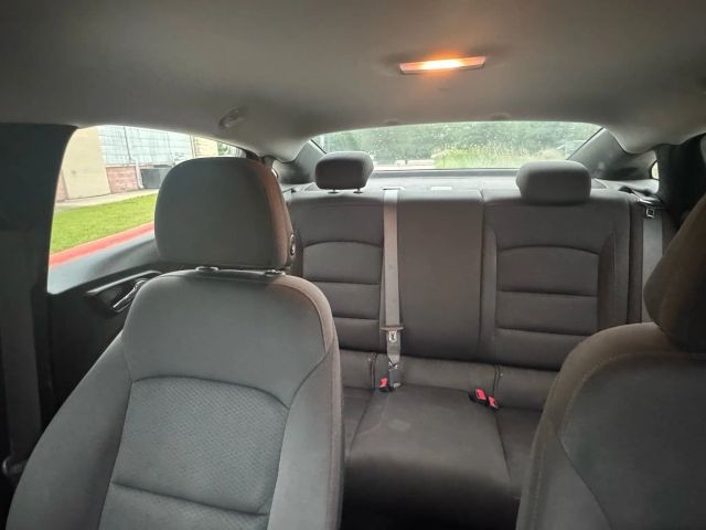 Chevrolet Malibu Vehicle Full-screen Gallery Image 11