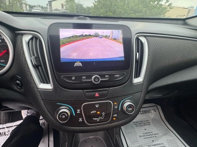 Chevrolet Malibu Vehicle Full-screen Gallery Image 12