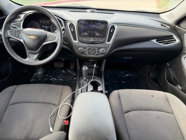 Chevrolet Malibu Vehicle Full-screen Gallery Image 19