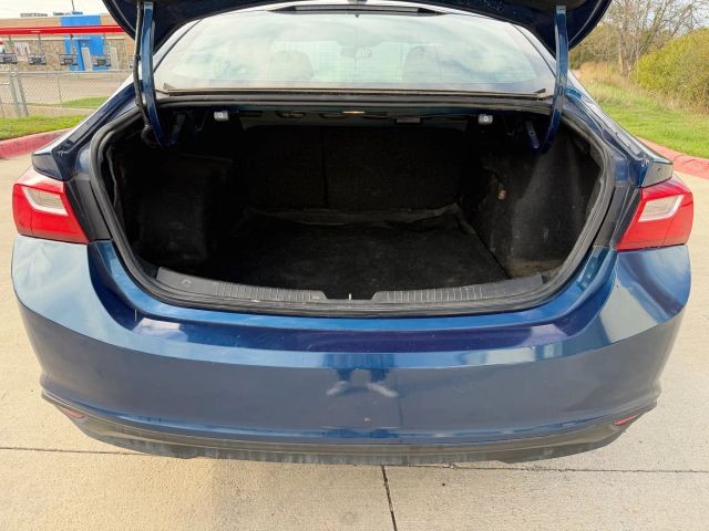 Chevrolet Malibu Vehicle Full-screen Gallery Image 20