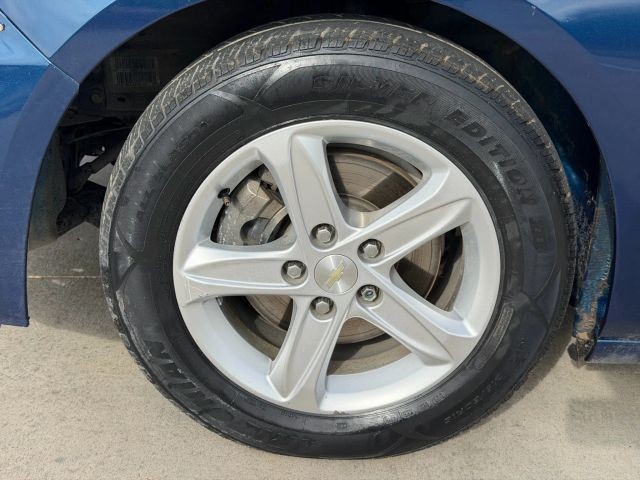 Chevrolet Malibu Vehicle Full-screen Gallery Image 21